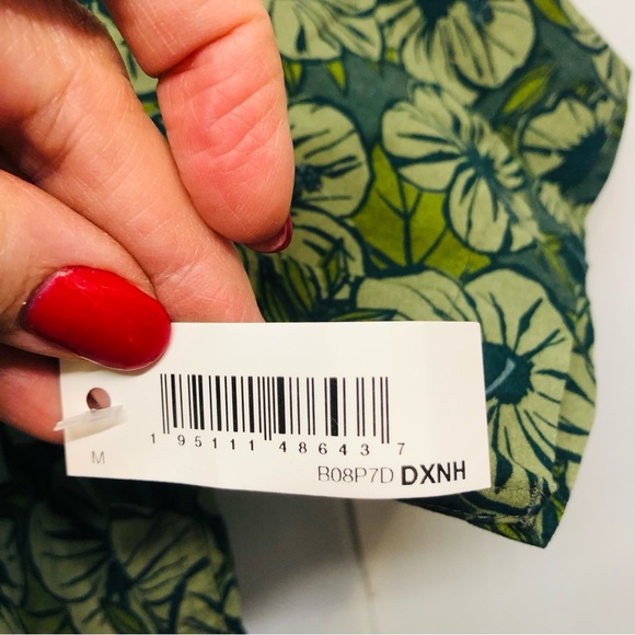 NWT Hawaiian Shirt green hibiscus flower pattern size med. Amazon Essentials - Picture 3 of 11